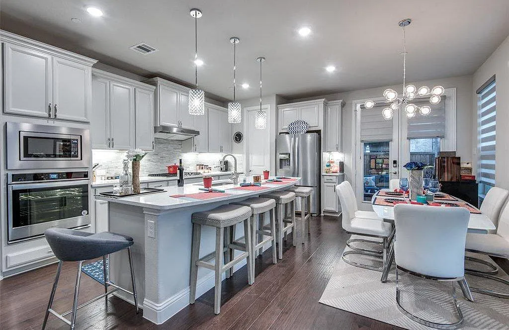 5552 Liberty Dr — Photo 4