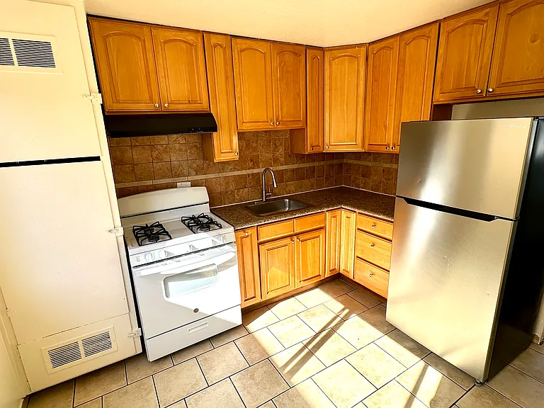1328 Sutter Ave #4 — Photo 1