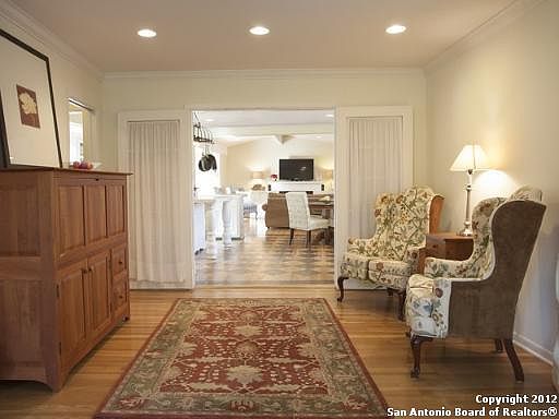 2nd image of 729 CANTERBURY HILL