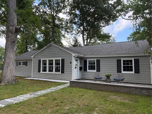 15 Zephyr Ln, Barrington, RI 02806
