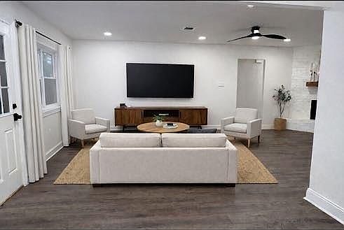 5th image of 106 Leonell Cir