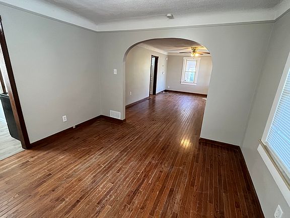 3rd image of 965 Boston Ave