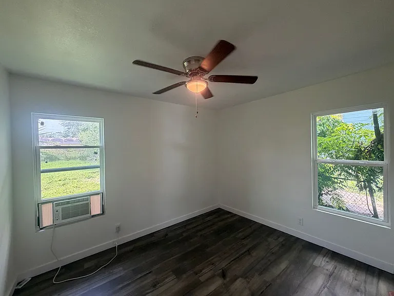 4942 Anthony St — Photo 10