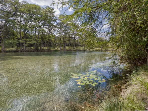 126 Guinn Ave, Leakey, TX 78873