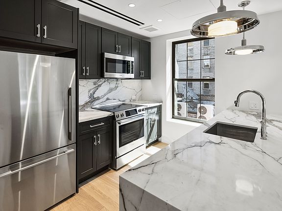 4th image of 55 Christopher St APT 3