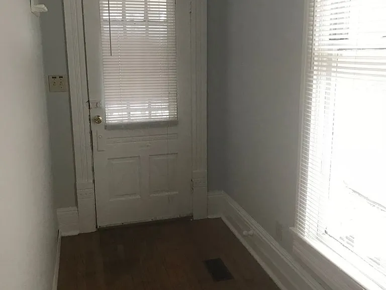 718 Brown St — Photo 9