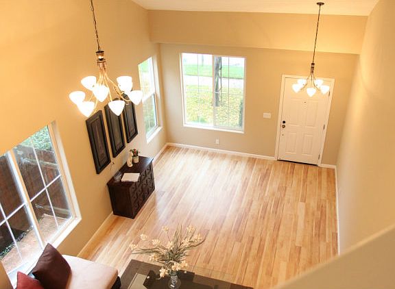 4th image of 221 Ronan Ave
