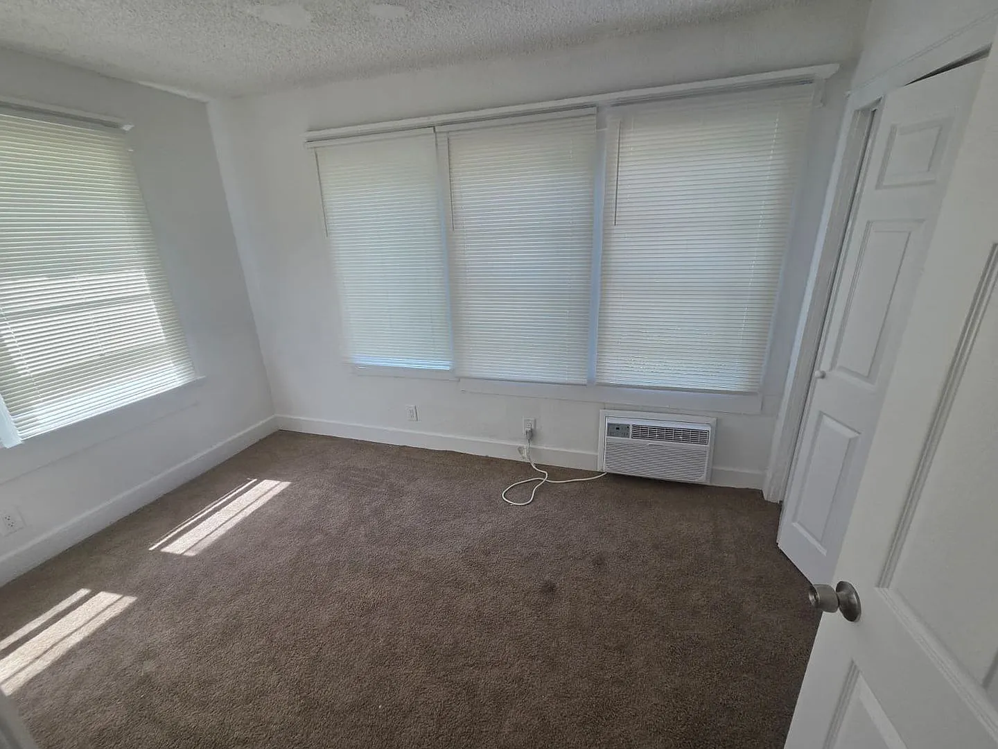959 Vizcaya Apartments / Brick Five — Photo 3