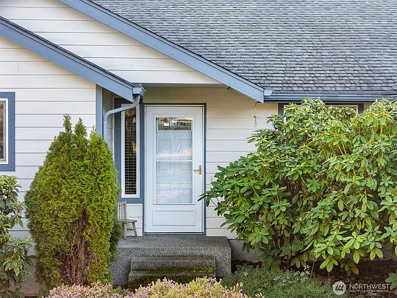 2nd image of 120 Skylark Court