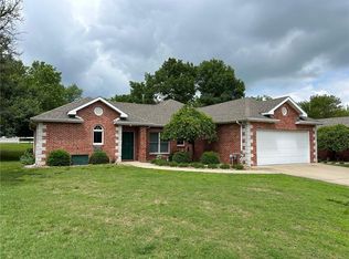 628 Carriage Ct, Nevada, MO 64772