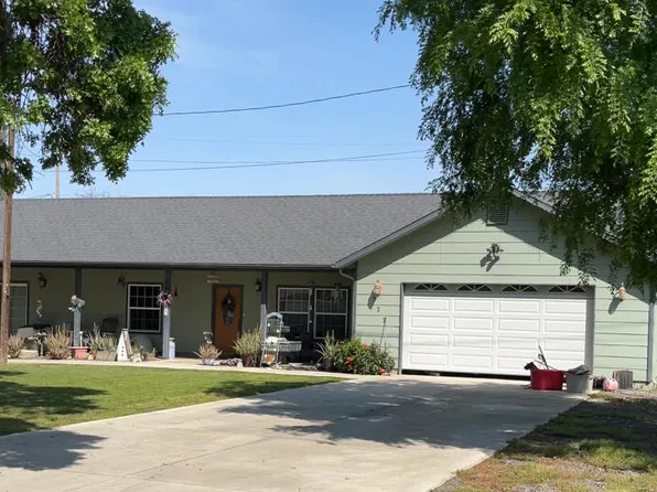 379 S Oakmore Street, Tulare, CA 93274