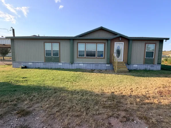 4204 Harmon Ln, Carlsbad, NM 88220