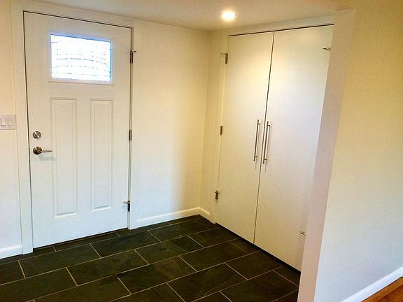 4th image of 104 E Daws St