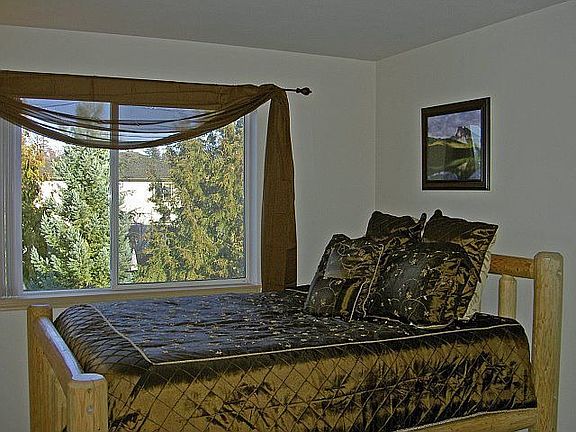 Master bedroom (has reading nook)