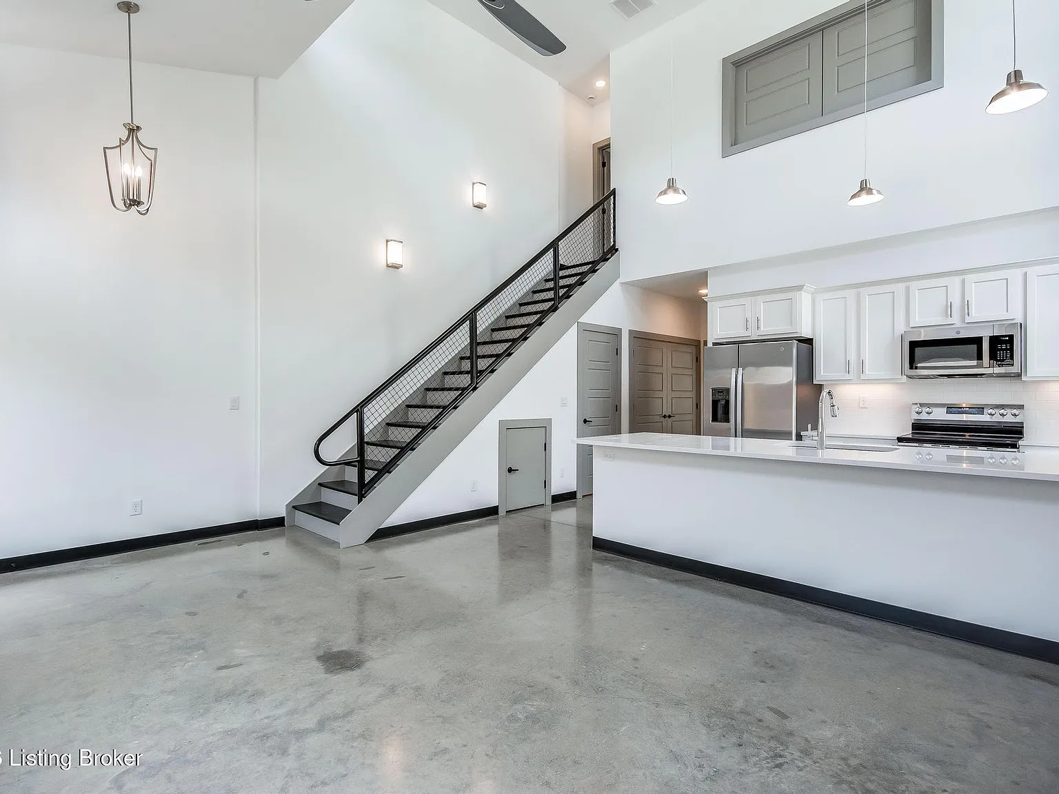 2 bed, 2.0 bath, 1300 sqft, $2,280 — Photo 2