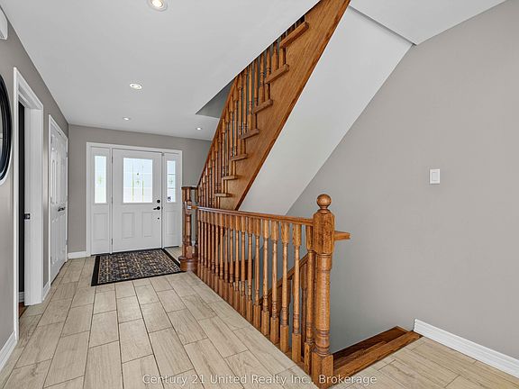 3rd image of 825 Southview Dr
