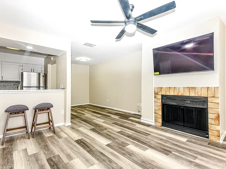 3022 Forest Ln #211 — Photo 3