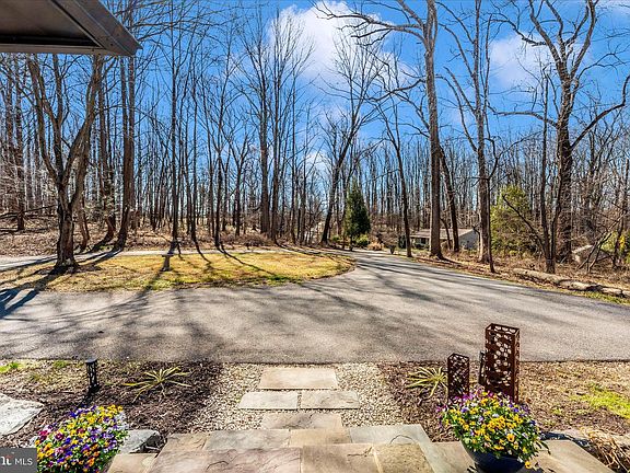 3rd image of 14015 Berryville Rd