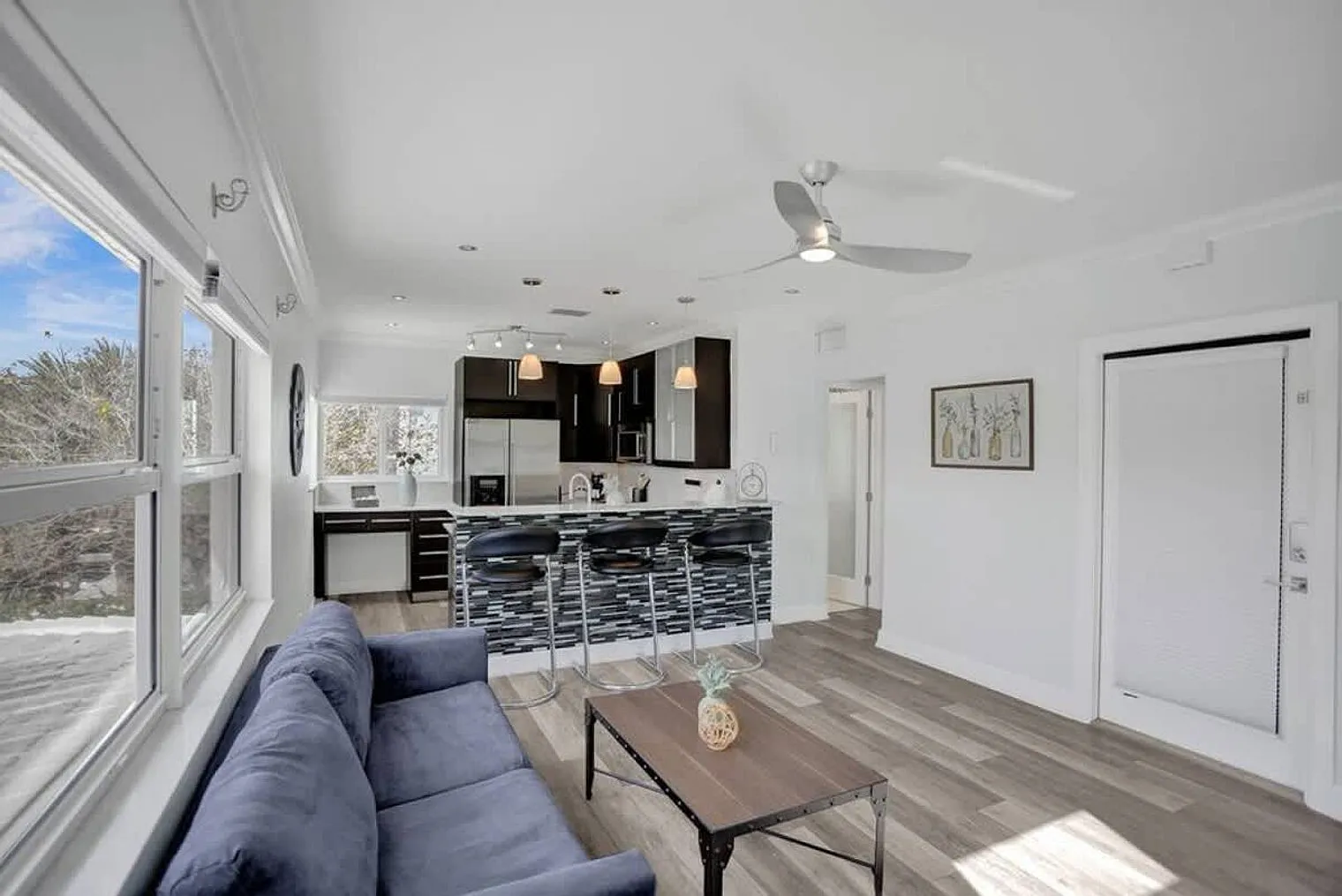 1 bed, 1.0 bath, 613 sqft, $2,886 — Photo 2