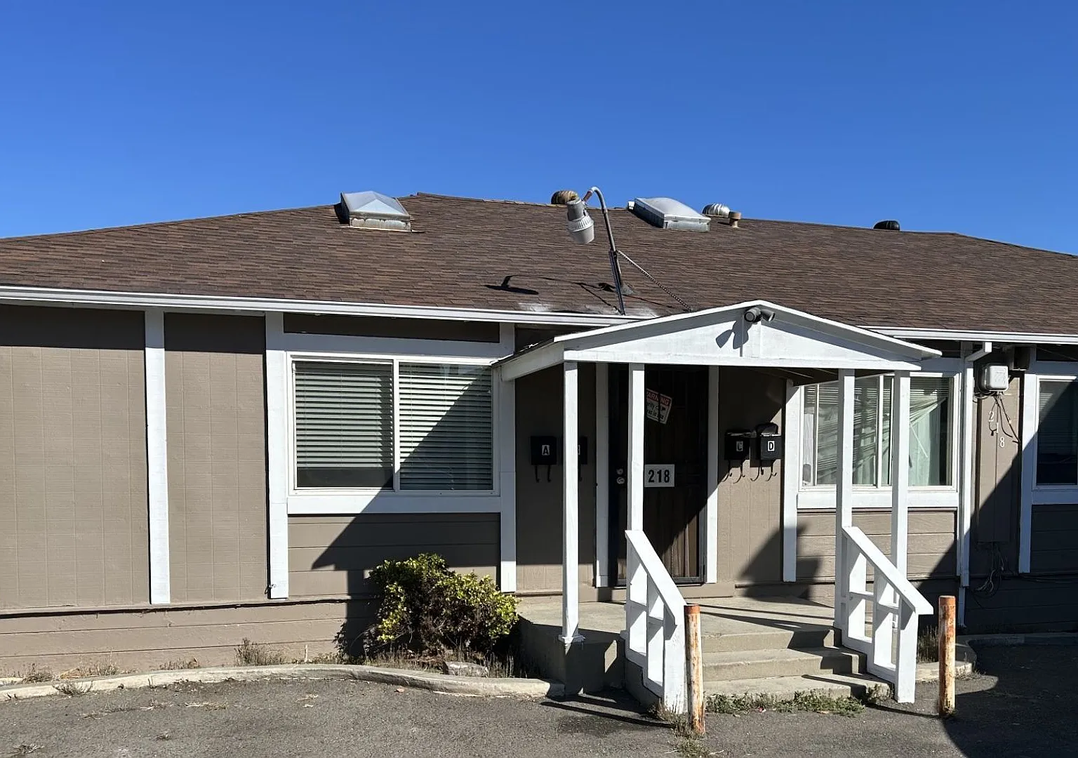 Cute 1 Bedroom 1 Bath Unit — Photo 2