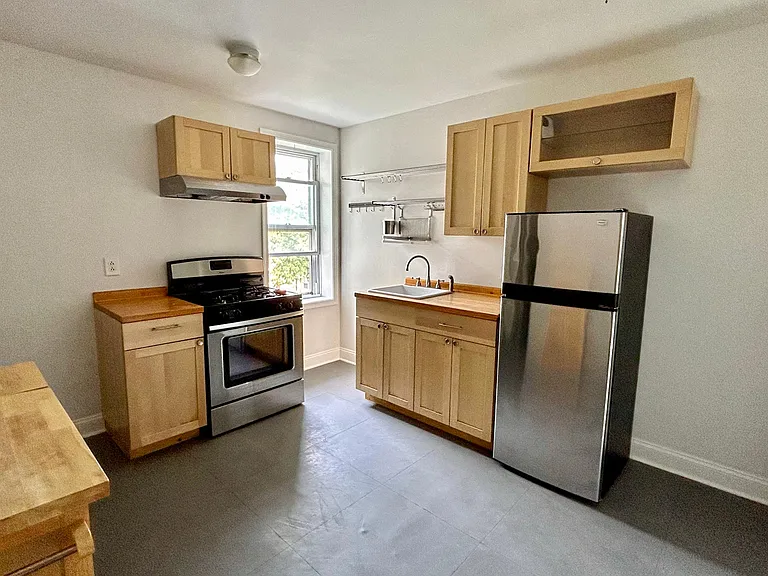 4119 Parrish St — Photo 2