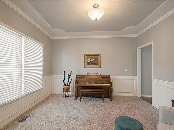 4th image of 1809 Parkside Dr