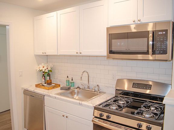 2nd image of 166 W Chestnut St #6b28340df