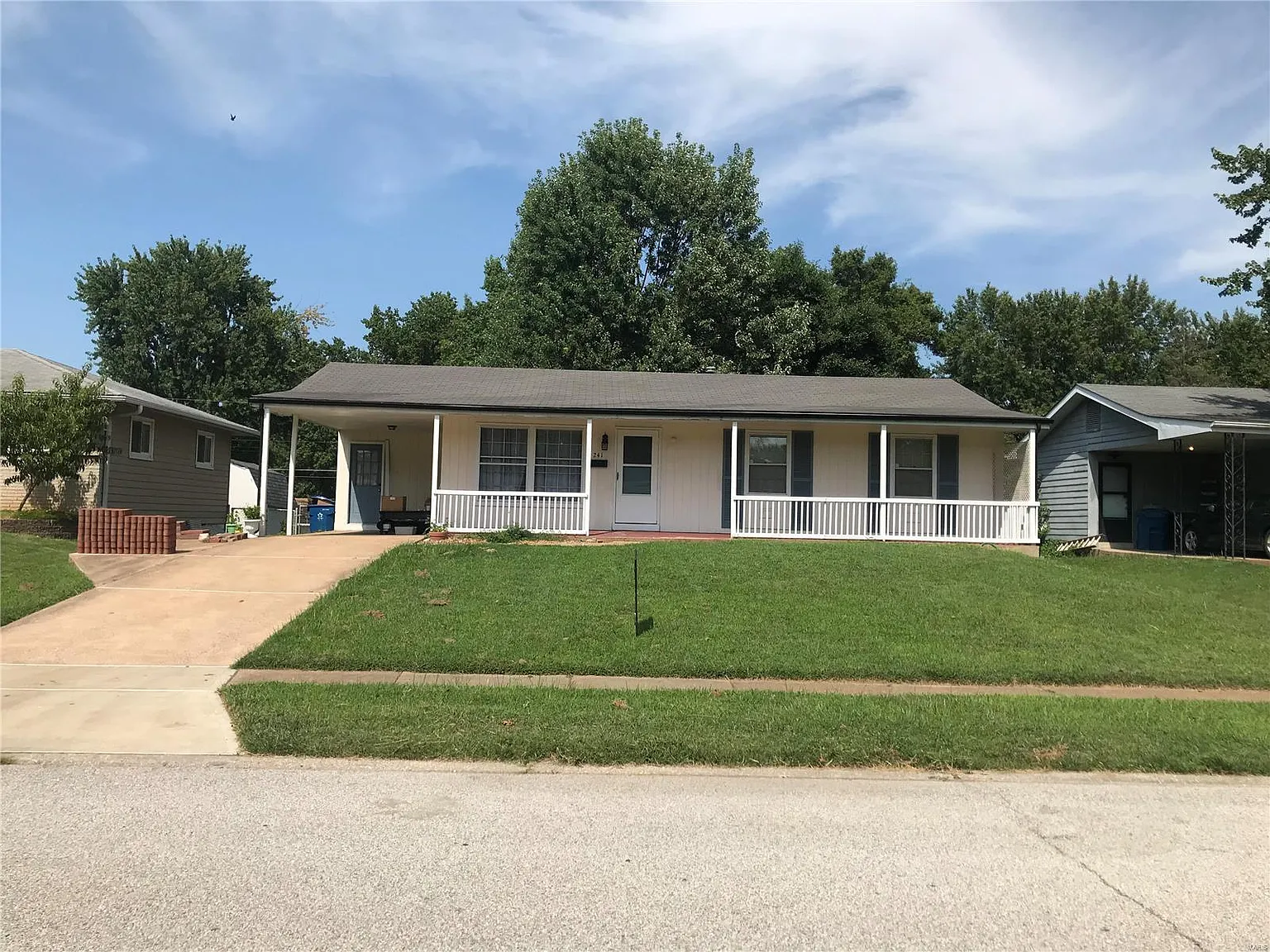 241 Alma Dr photo 1