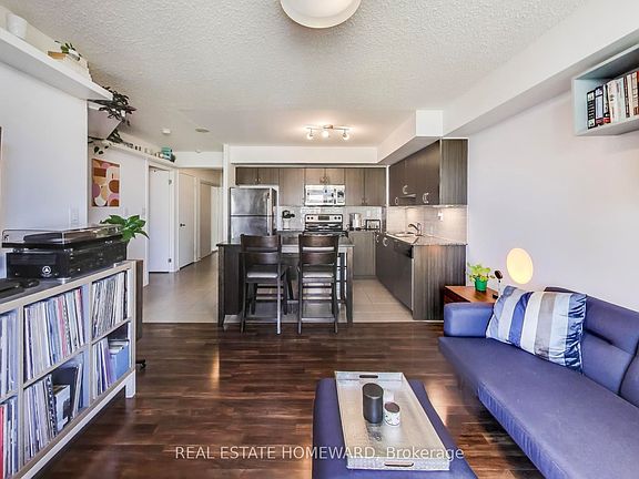 3rd image of 816 Lansdowne Ave #406