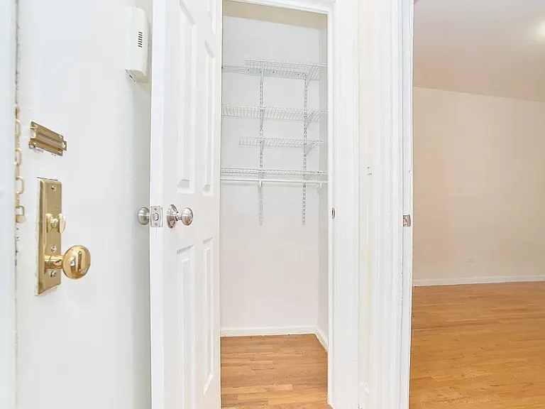 2 Ellwood St #6R — Photo 6