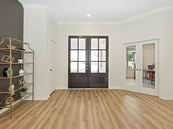 Deer Pines Model Home - Arlington Floorplan - Entry