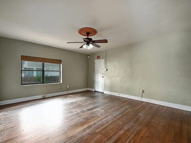 2829 San Gabriel St — Photo 23