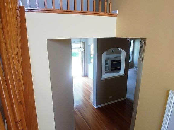 5th image of 2121 Claremont Ln #2121