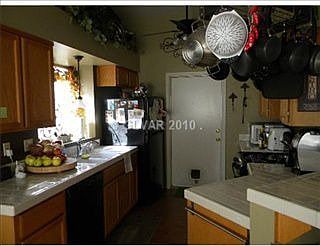 3rd image of 924 Saddle Horn Dr