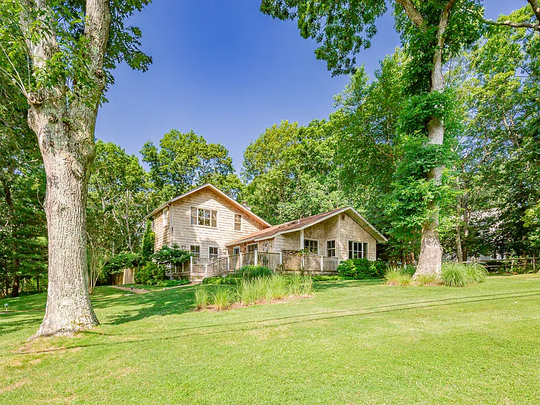 1137 Springs Fireplace Rd — Photo 25