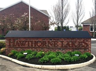 5449 Garden Rdg, Columbus, OH 43228