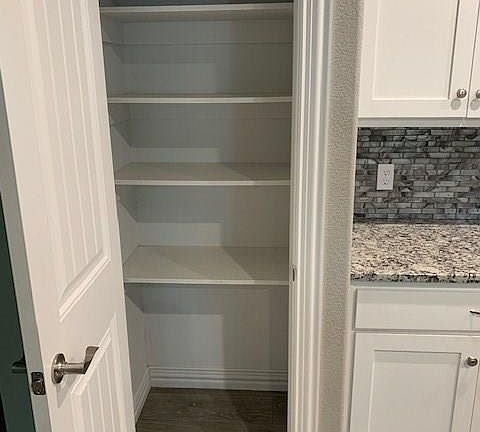 4th image of 901 Briarwood Pl