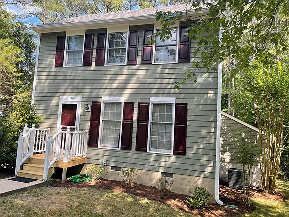 View of house showing yard to the right