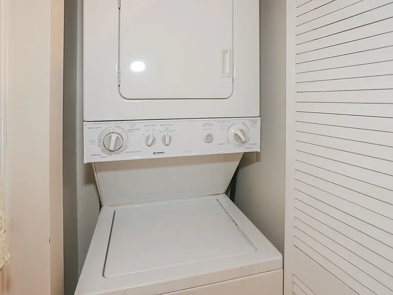 626 W Roscoe St #1 — Photo 11