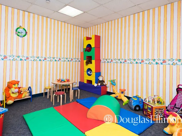 250 East 40th Street image 10 of 12