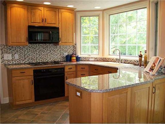5th image of 35 Charter Oaks Dr