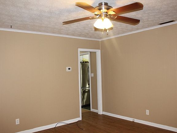 3rd image of 6 Judy Ln