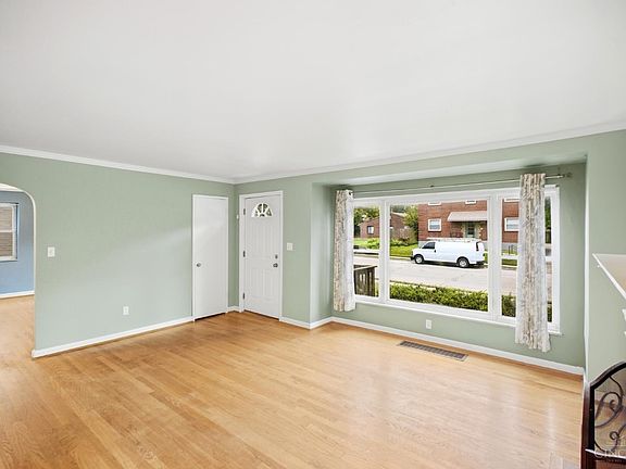 5th image of 1601 Sutton Ave