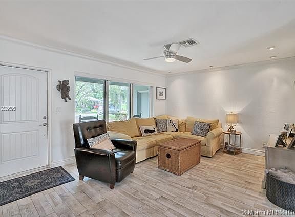 5th image of 2211 NE 52nd St