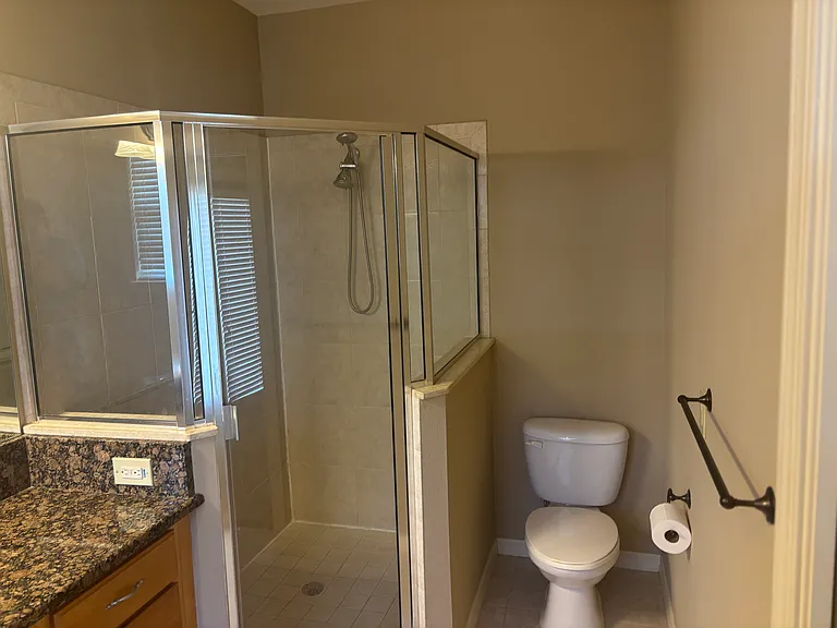 126 E Esther St — Photo 6