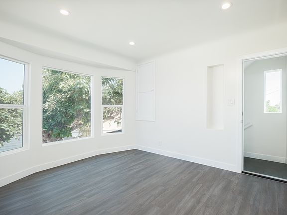 3rd image of 3941 Arlington Ave #1/4