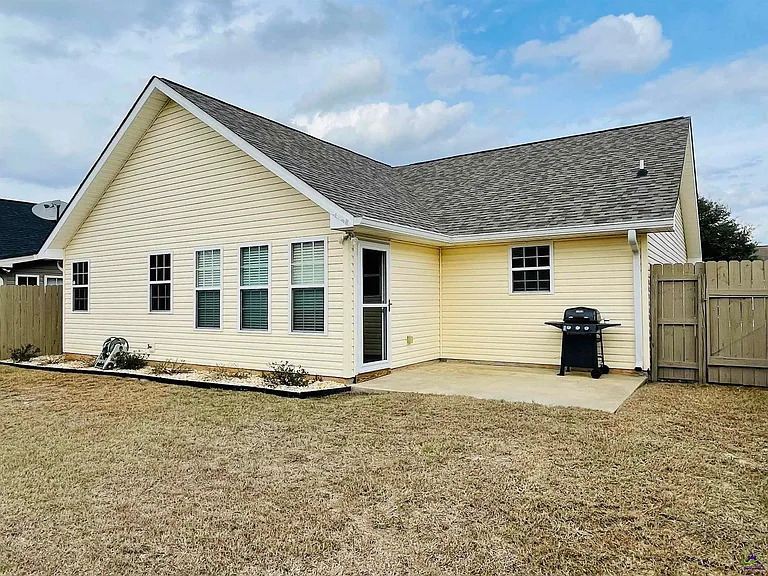 321 Deerfield Cir — Photo 24
