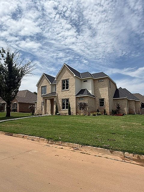 2nd image of 1108 S Pecan Hill St