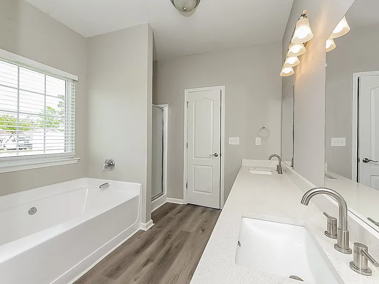 145 Gross Lake Pkwy — Photo 12