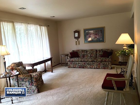 3rd image of 106 Joanne Ln